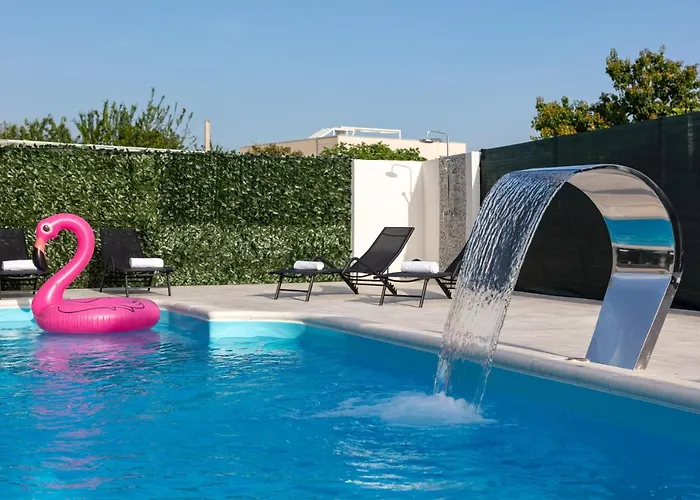 Daire Anja Lux, Split