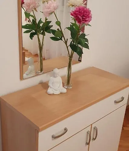 Anja Lux, Apartament Split