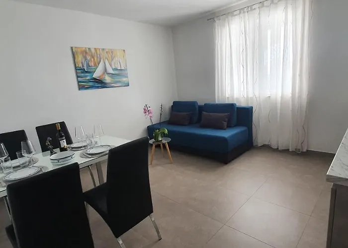 Anja Lux, Apartament Split