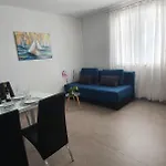 Anja Lux, Appartement Split