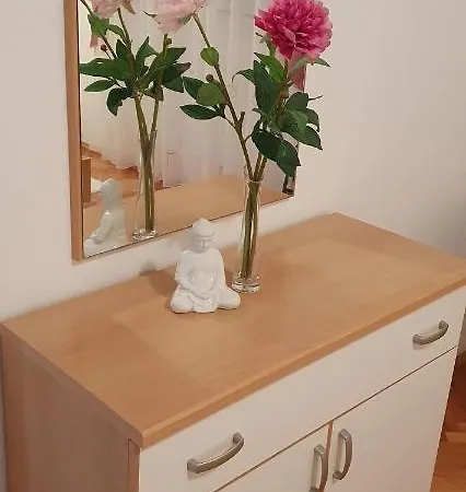 Anja Lux, Appartement Split