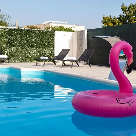 Anja Lux, Apartament
