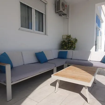 Anja Lux, Apartman