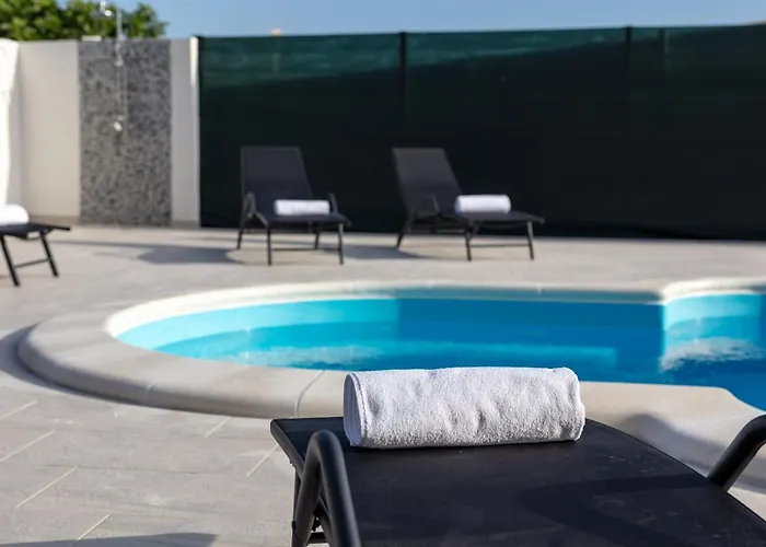 Anja Lux, * 스플리트