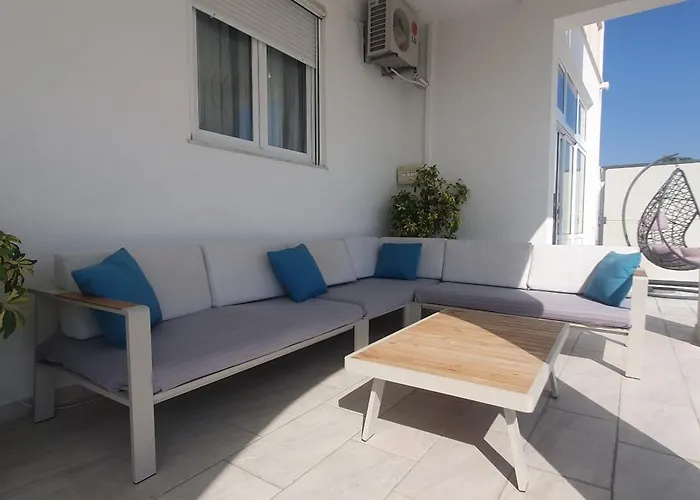 Anja Lux, Appartement